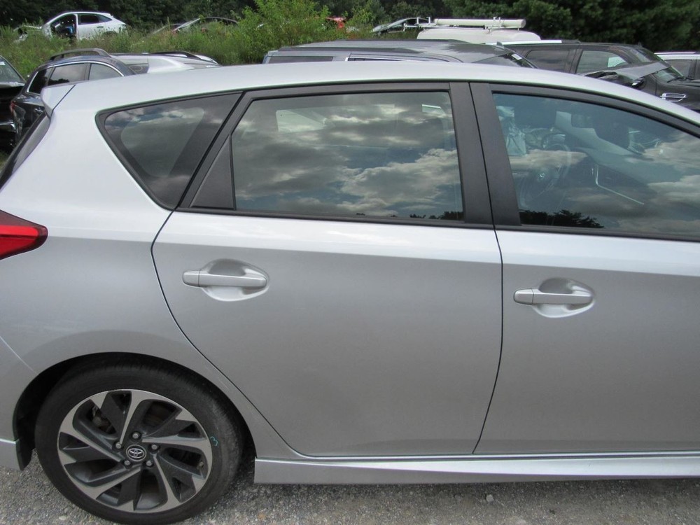 IM 2018 Glove Box 1065967