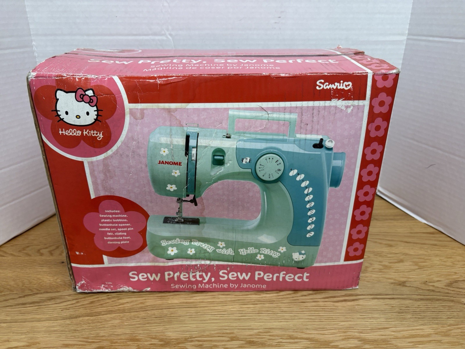 New Rare Janome Hello Kitty Sewing Machine - 11706 Sew Pretty with Hello Kitty