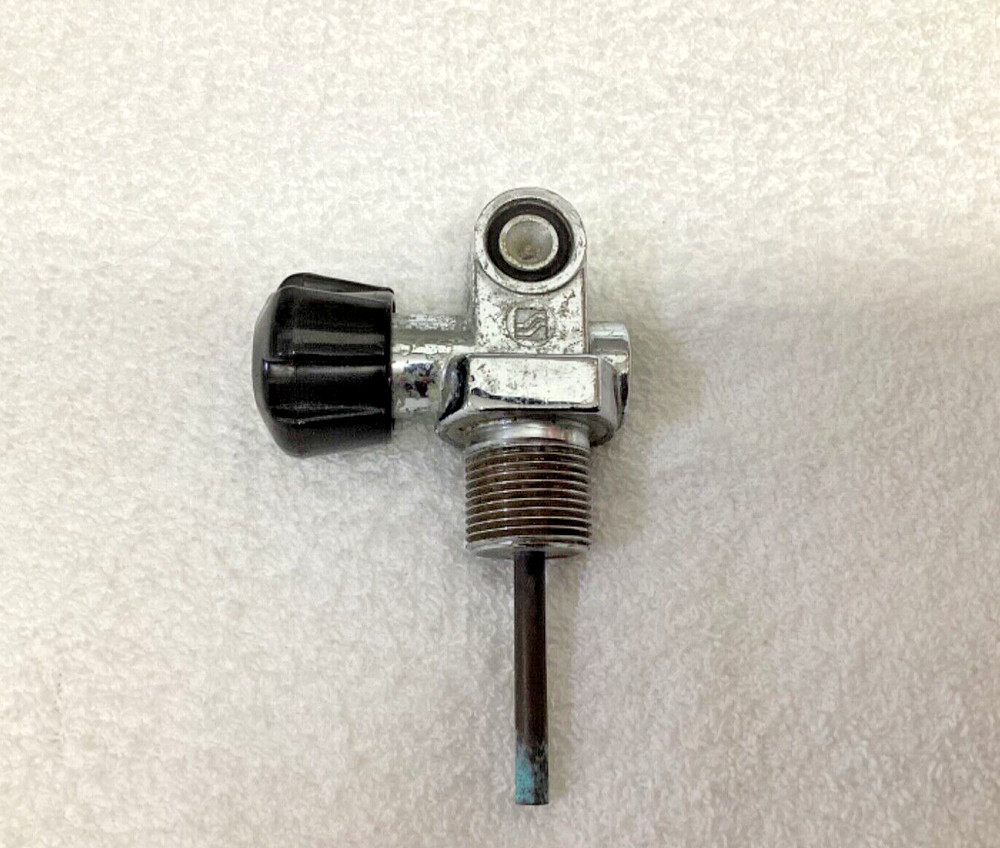 SCUBA DIVING tank valve yoke