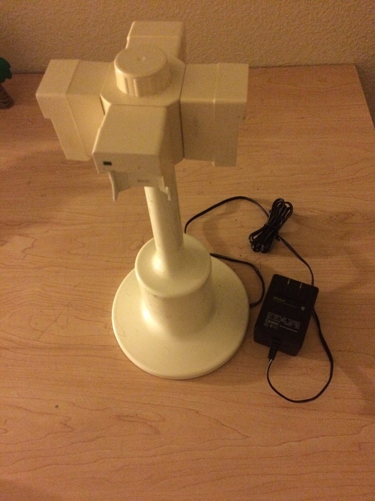 A Electronic Carousel Charging Stand