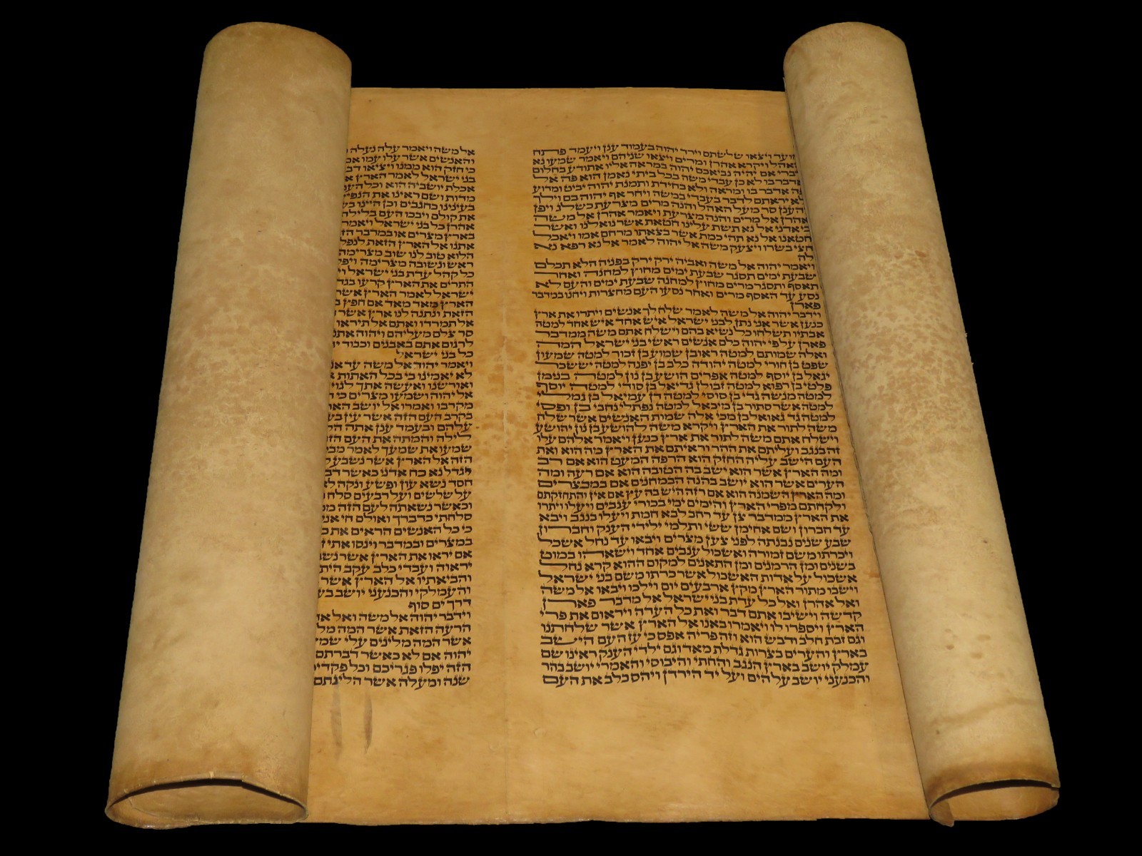 LARGE RARE TORAH BIBLE MANUSCRIPT VELLUM LEAF 150-200 YRS OLD FROM ITALY