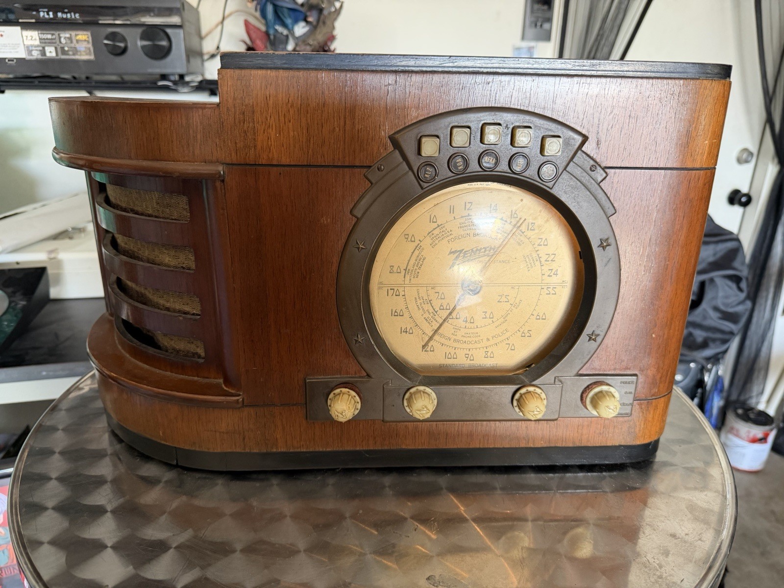 Original Finish 1939 ZENITH 6-S-322 “Stars and Stripes” SIX TUBE TABLE RADIO