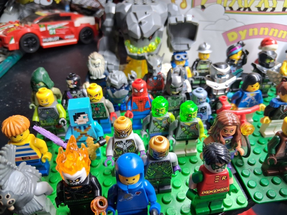lego minifigures lot