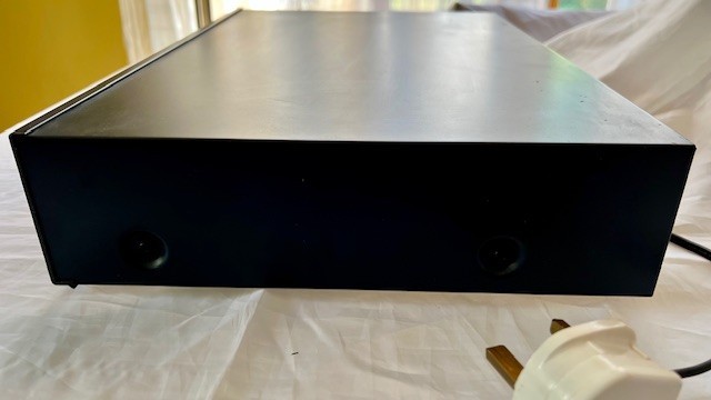 NAD 910 AV Surround Sound Processor INCLUDING REMOTE CONTROL and Manual