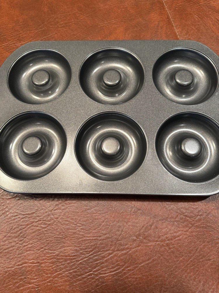 Wilton 6-Cavity Doughnut Baking Pan NON STICK