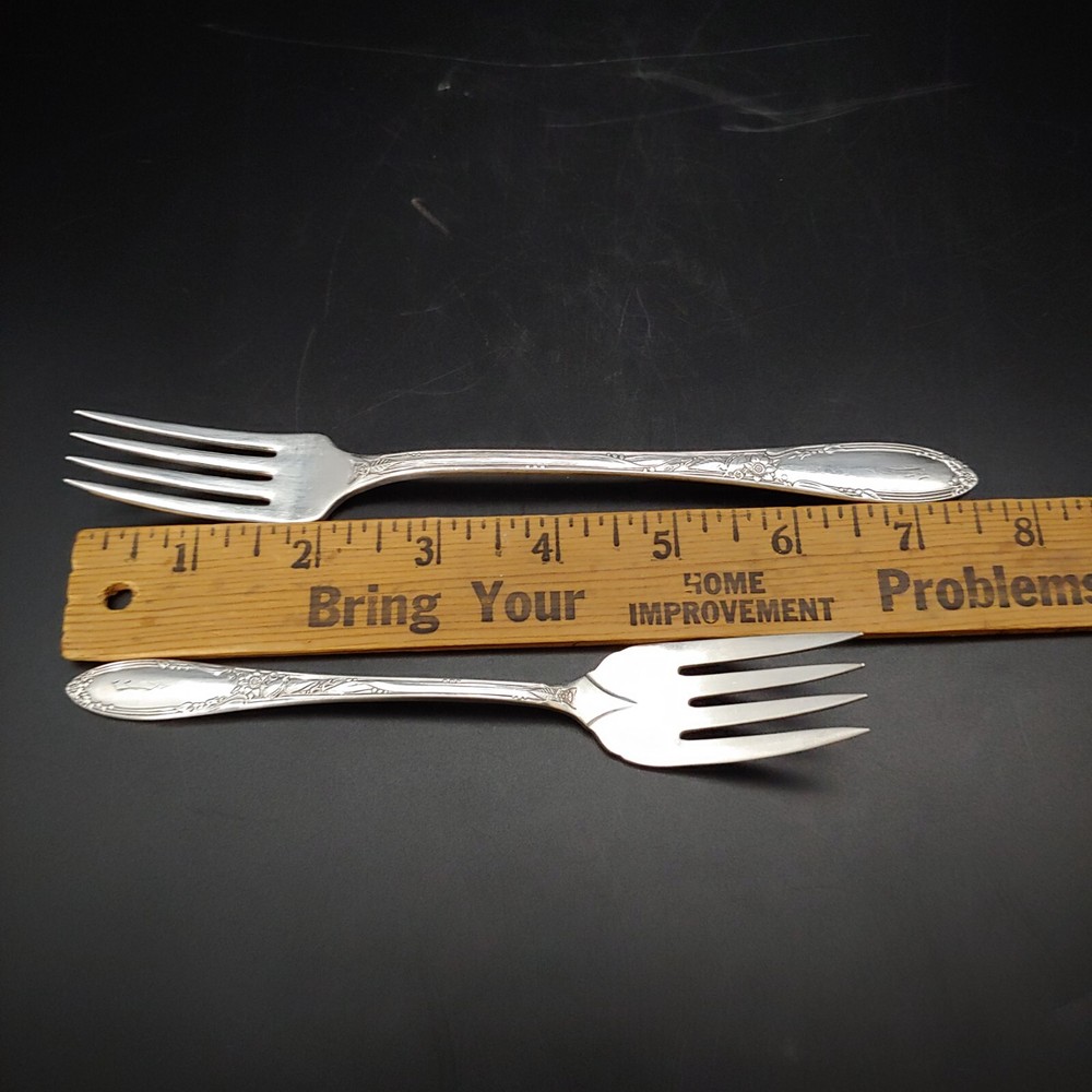 8 Place Settings Oneida Chateau 1934 Silverplate Flatware Set, Heirloom Monogram