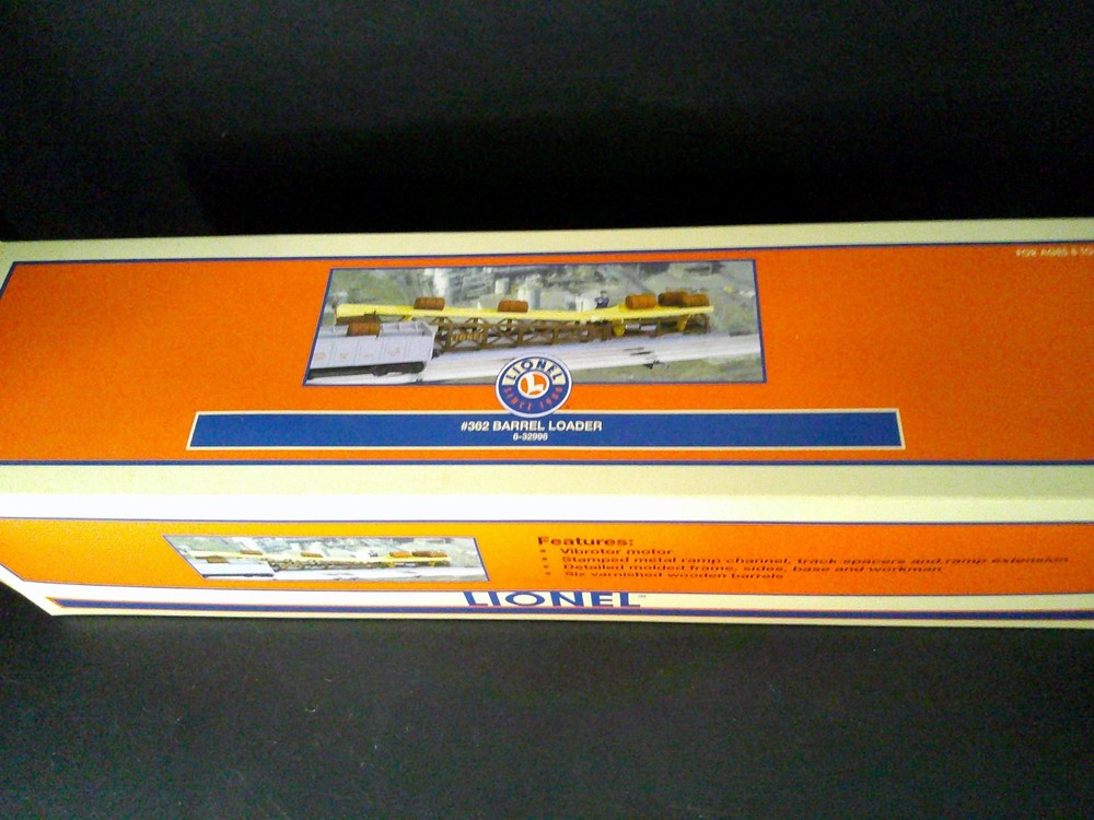 Lionel 6-32996 O Gauge Operating Barrel Loader EX/Box