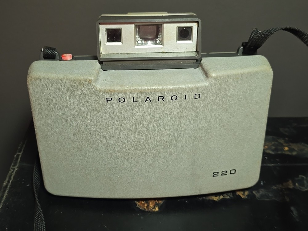 Polaroid Land Camera Automatic 220 w Case Flash GE M3 Bulbs Untested