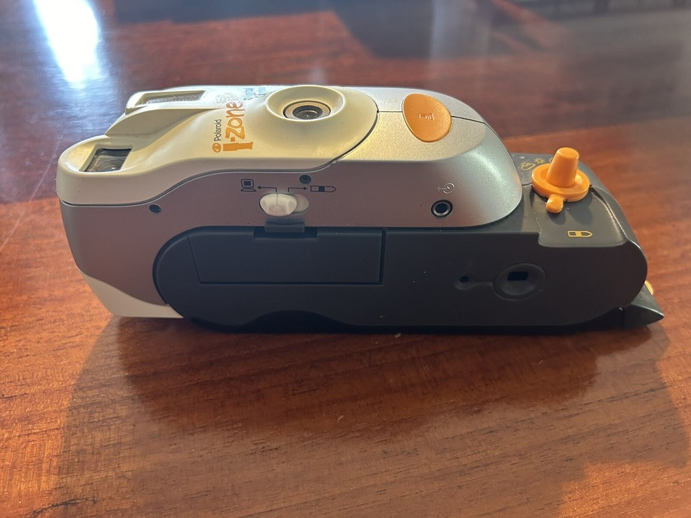 Polaroid I Zone Camera With User Guide