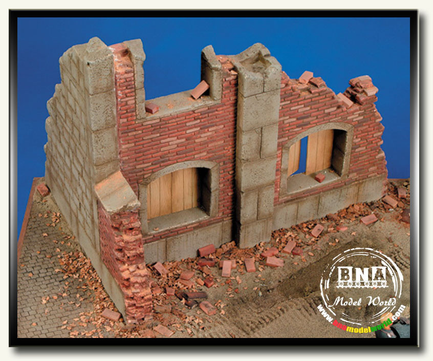 Royal Models 1/35 Barn Ruin