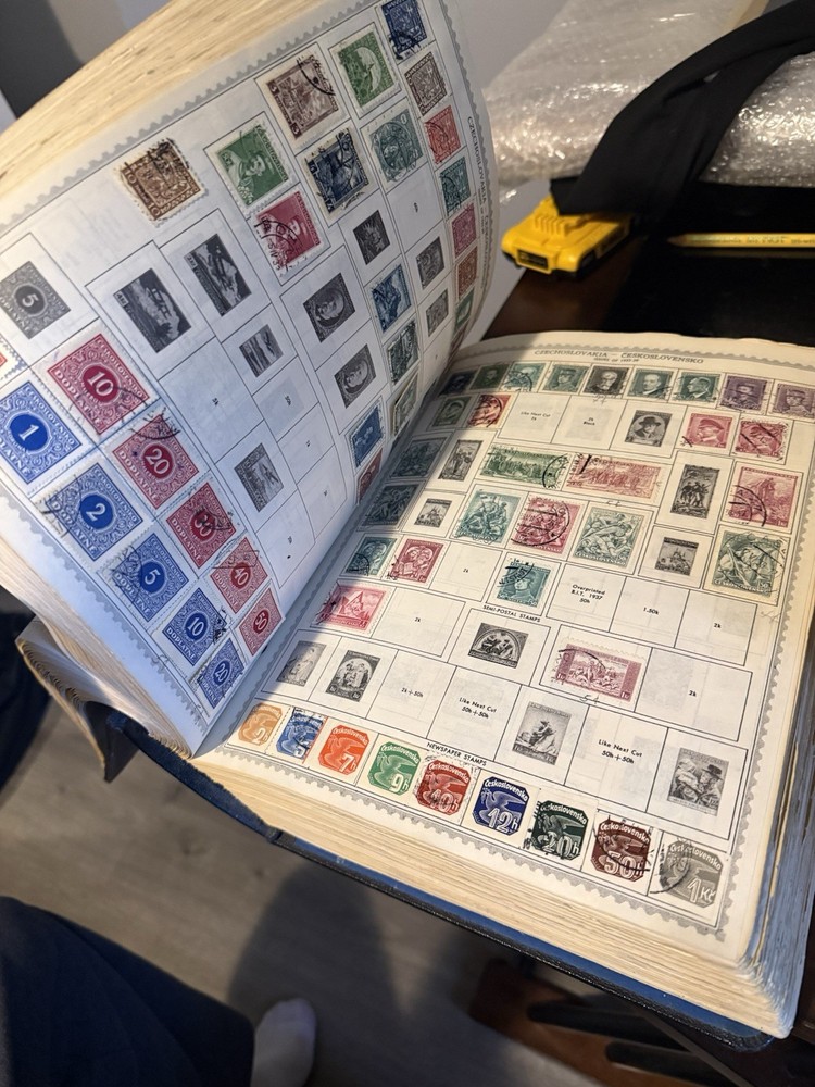 The Master Global Stamp Album by Minkus Publications With Stamps