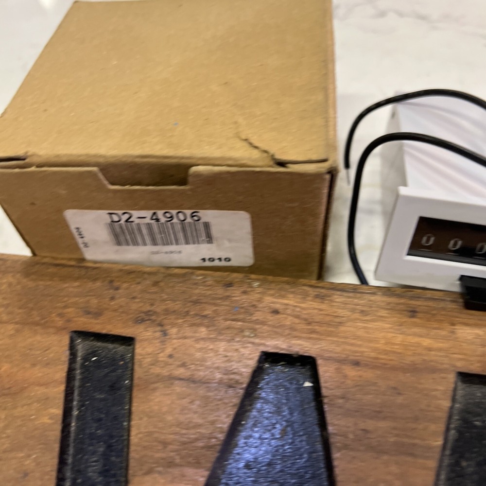 New Redington Counters D2-4906 Panel Mount Electromechanical Totalizer Counter