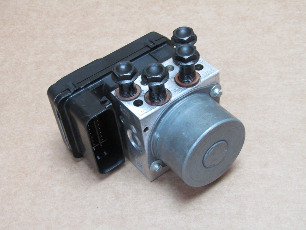 Ducati Monster 1200R 2016 ABS pump control module (13613)