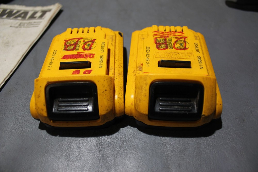 DEWALT DCD777 20V Cordless Drill Driver Kit