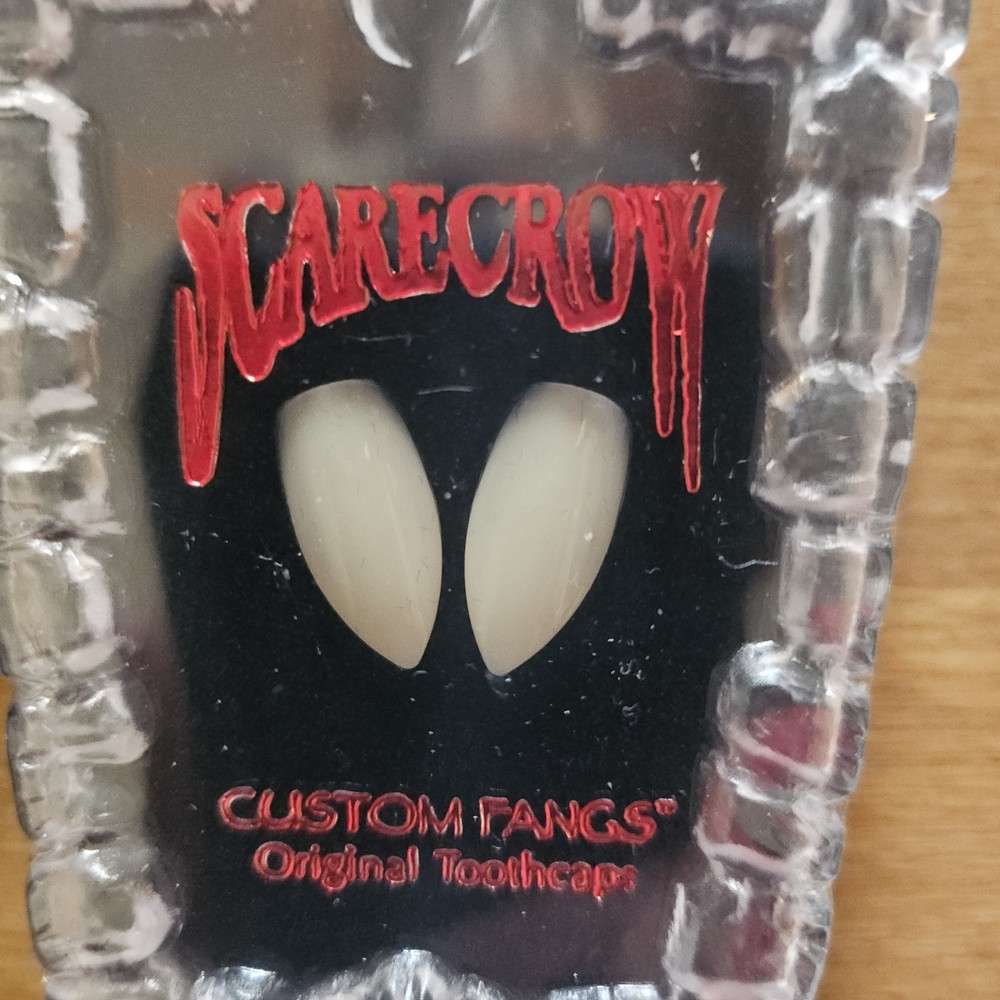 SCARECROW VAMPIRE FANGS