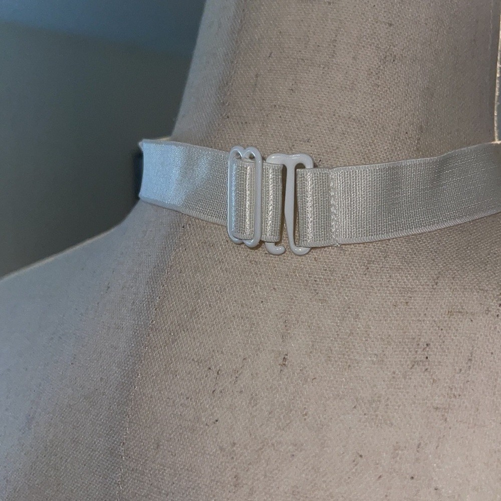 Pearl and rhinestone daisy harness