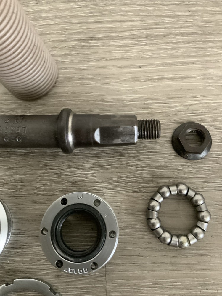 SHIMANO 600 BOTTOM BRACKET BRITISH THREADING 68-116 MM