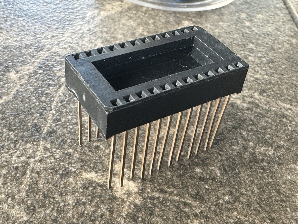 1 PC  DIP-24   IC Socket for Wire Wrap