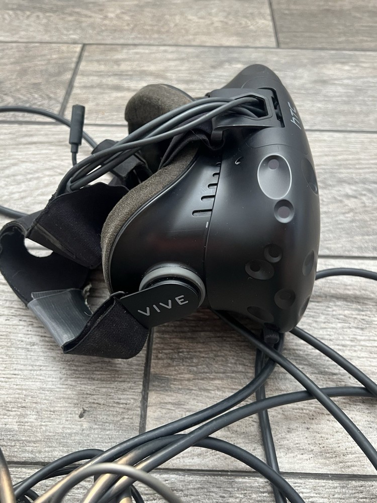 HTC Vive Virtual Reality Headset Only with Link Box & Cables