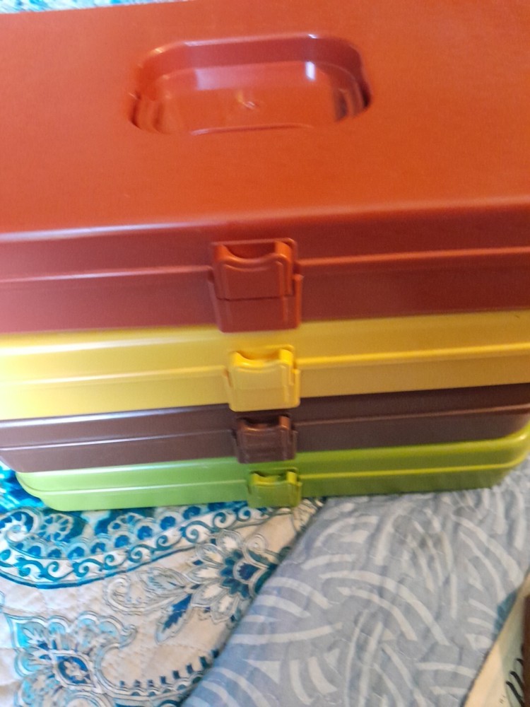 Vtg The Thread Bed W/ Box 1978 & 4 Wilson Plastic Thread Holder Containers