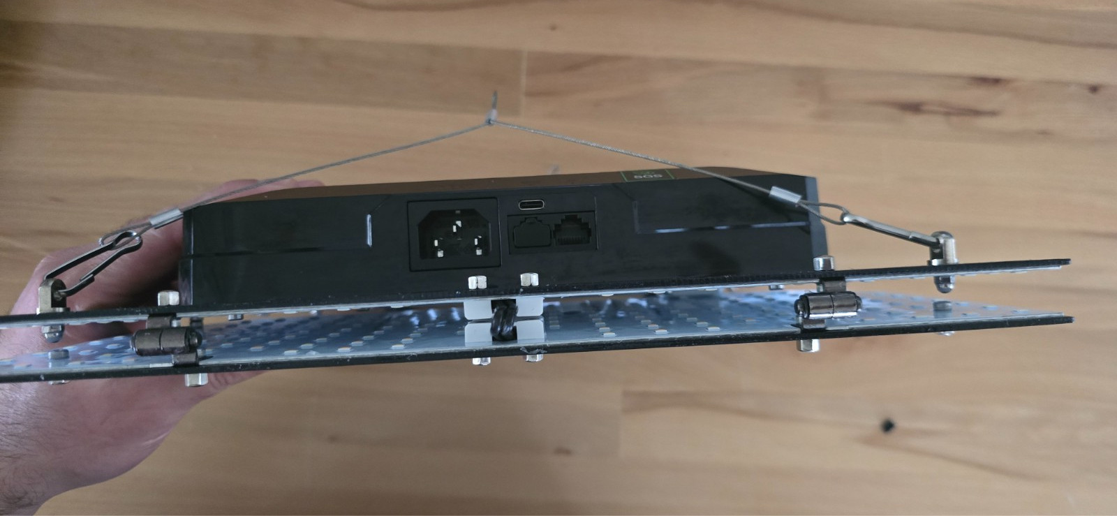 VIVOSUN AeroLight SE 200W LED Grow Light Full Spectrum Fan Cooling