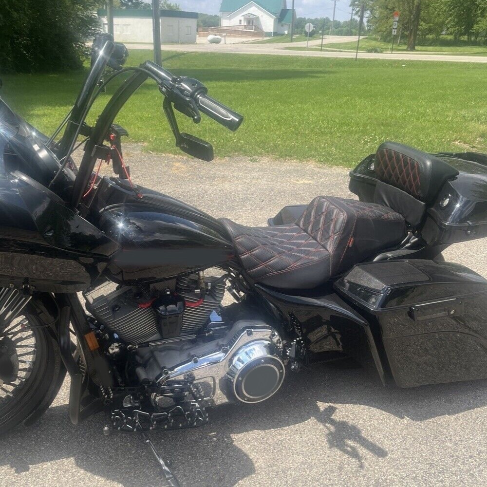 Seat Red Stitch For Harley Street Glide FLHX 2006-07 / Road King FLHR 1997-2007