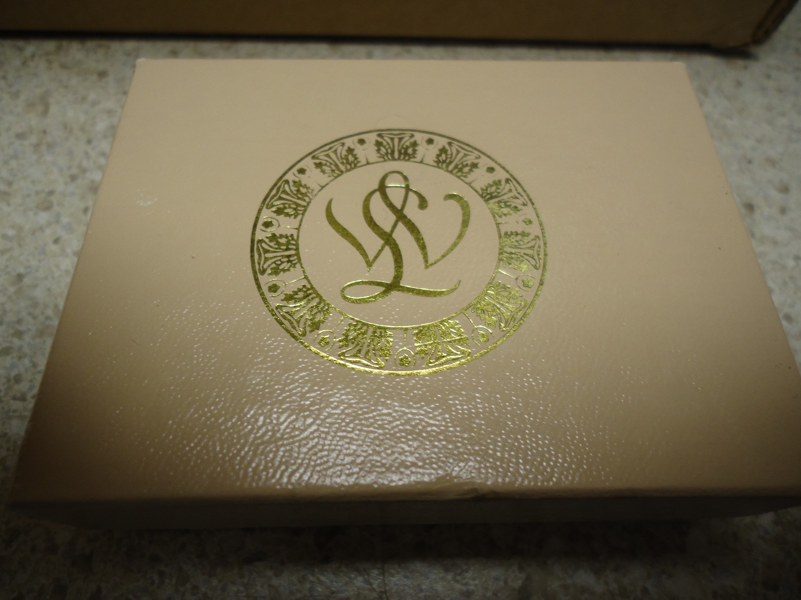 Vintage Golf Golfing Theme Costume Jewelry Pins Brooch lot of 3 in a nice box