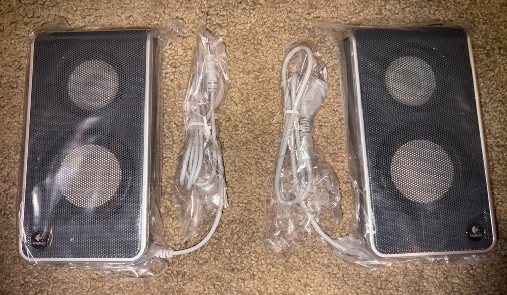 New Missing Box Logitech V20 USB Powered Notebook Laptop Speakers Case Read Desc
