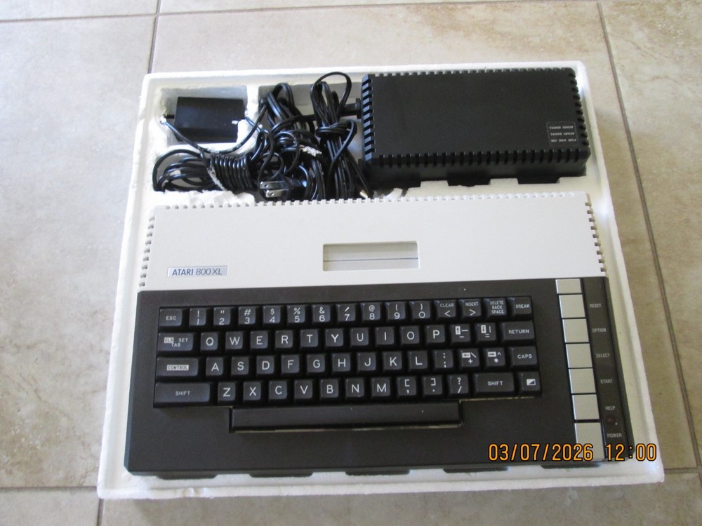 Atari 800XL Computer CIB