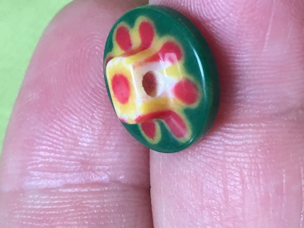 Vintage Button plastic La Mode millefiori cookie mod plastic button 1/2"