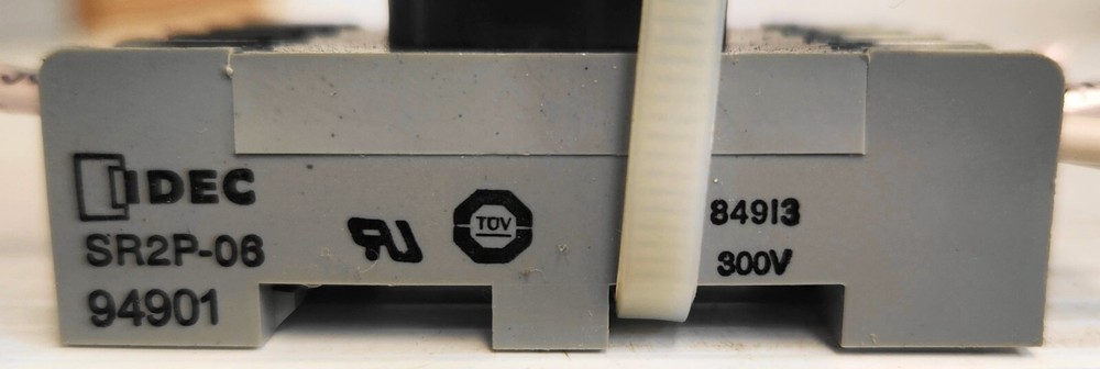 Idec GE1A-C10HA110 Electronic Timer 8-pin Octal 5A DPDT w/ SR2P-06 Socket