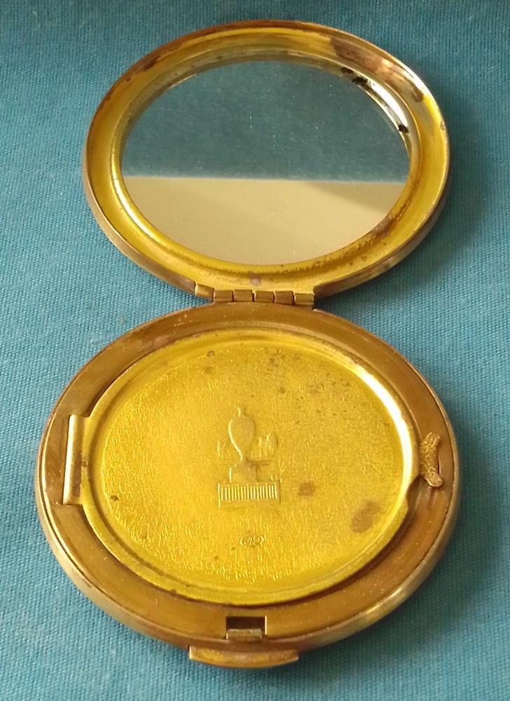 Perfumery. Powder Box Сompact. USSR 1960s.