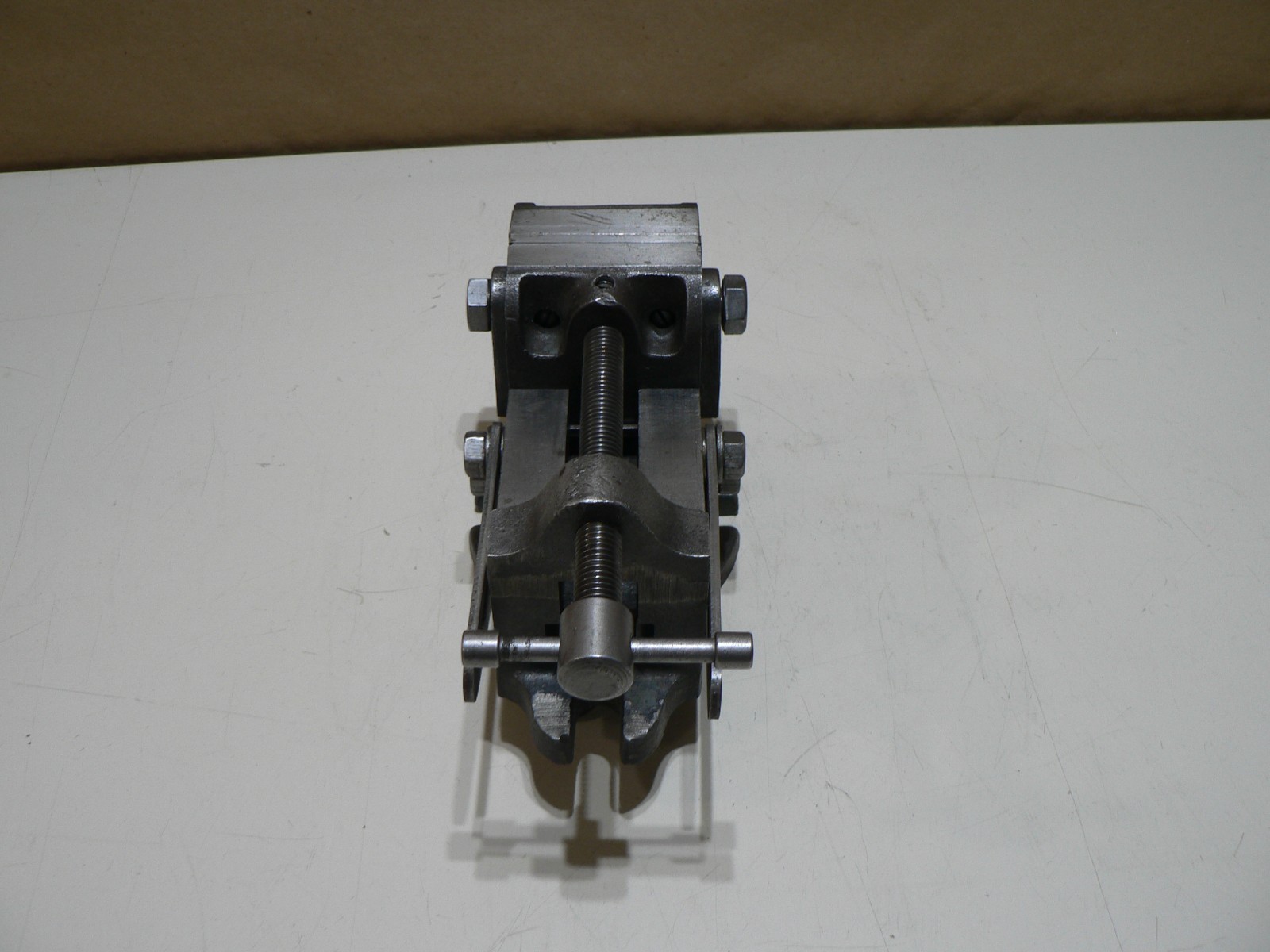 Palmgren No.000 Tilting Vise with Swivel Base 2-1/2" Jaws Opens 2-1/2"