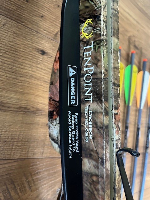 Ten Point Titan Extreme Crossbow with 5 arrows