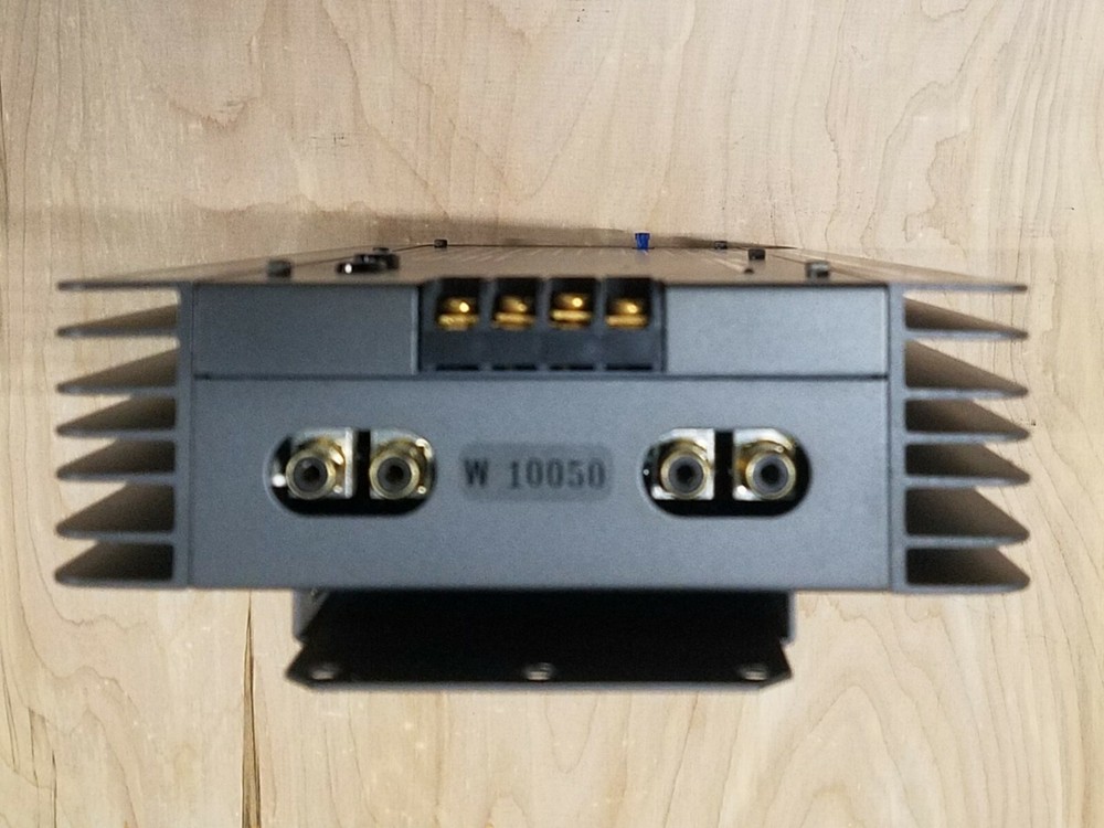 Old school AUDIO CONTROL epicenter 2xs crossover amplifier System 90 - Model 20