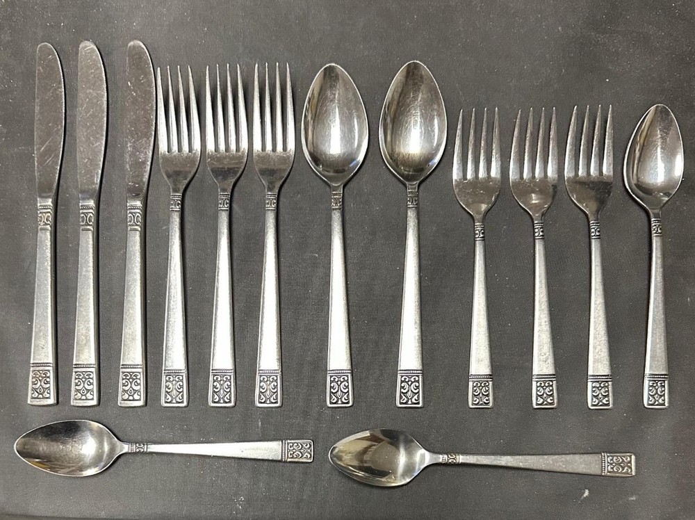 14 Pieces Custom Design Japan CUD1 Pattern Stainless Flatware Silverware