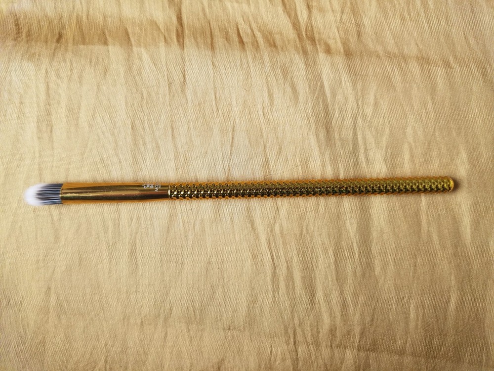 Moda Metallics Triad Eye Brush M27