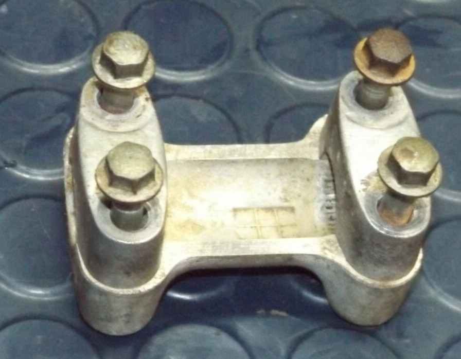 1999 YAMAHA  BEAR TRACKER 250 2X4 HANDLEBAR RISER CLAMP BRACKET 99-04