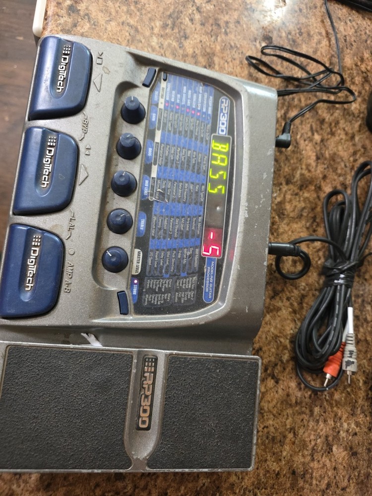 Dynamic! DIGITECH RP300 MODELING GUITAR PROCESSOR As-Is