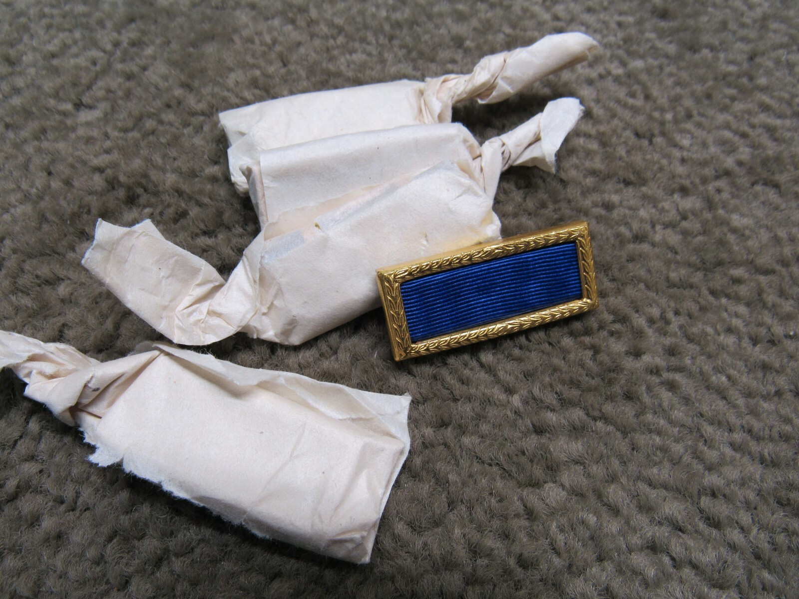 US WW2 Presidential Unit Citation Pin Back Original In govt Paper NOS