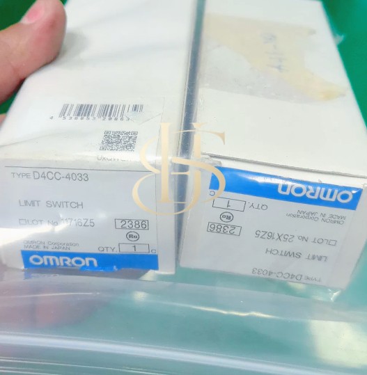 1PCS NEW OMRON D4CC-4033 Limit Switch Fast Delivery