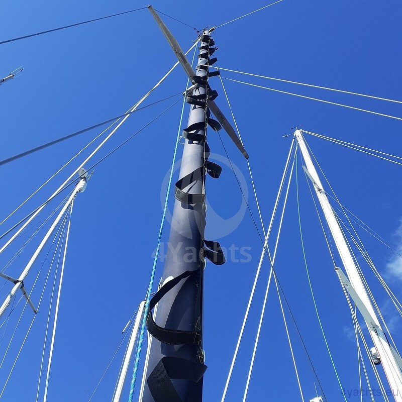 Mast climbing ladder MastL with Standard steps 12.4 m + shackles