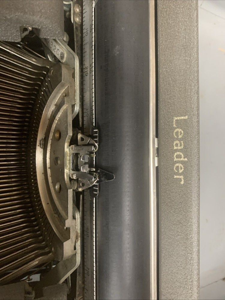 Underwood LEADER TYPEWRITER