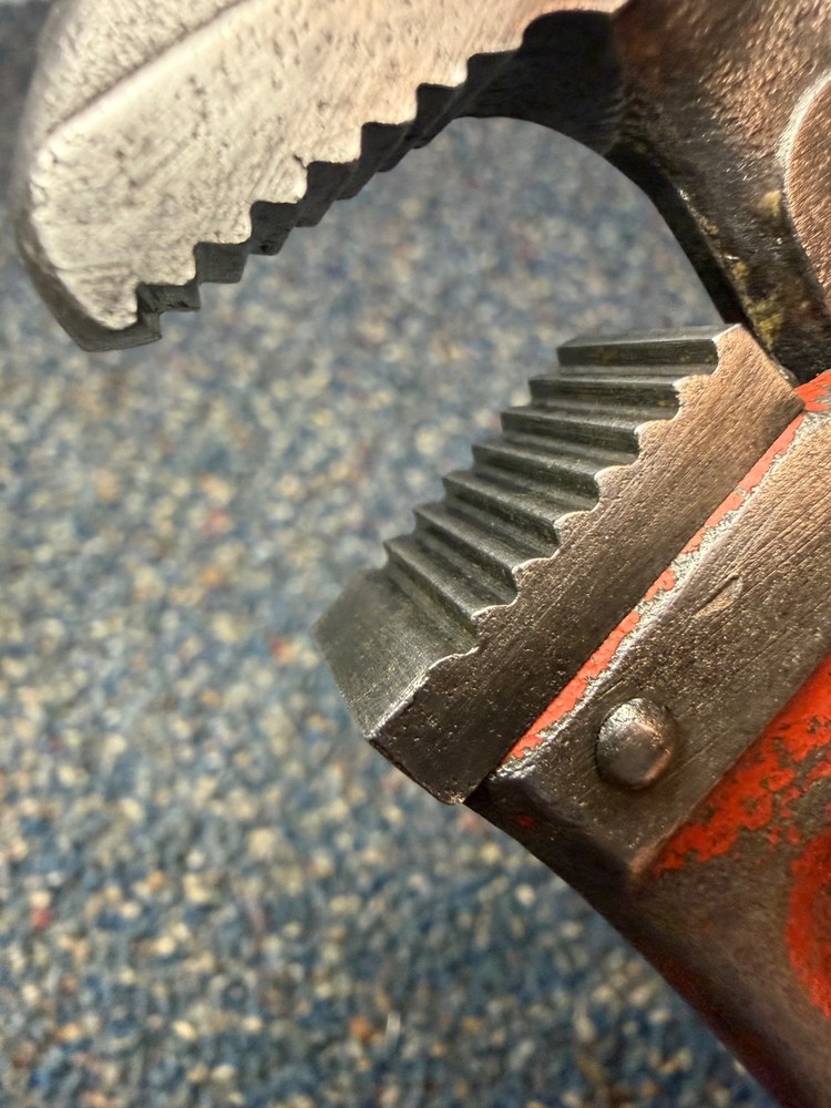 Vtg Ridgid 8" pipe wrench, vg condition
