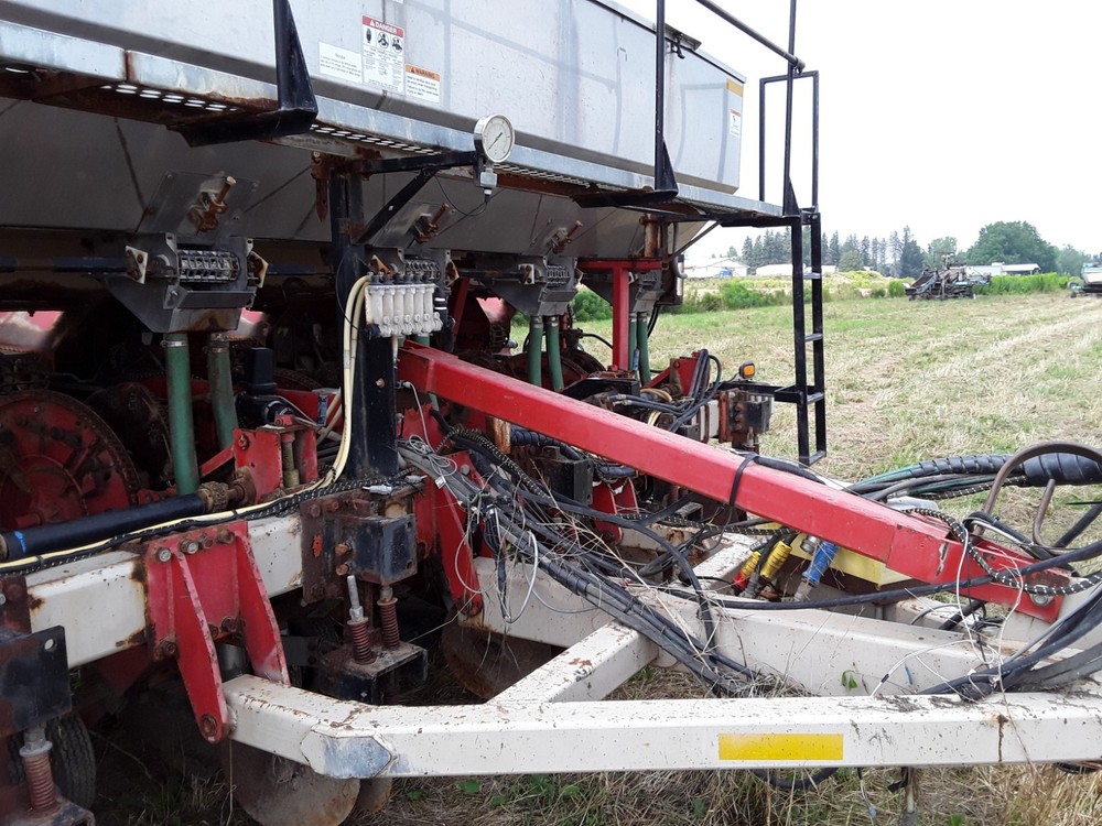 Harriston 6 Row Potato Pick Planter (34 inch rows)