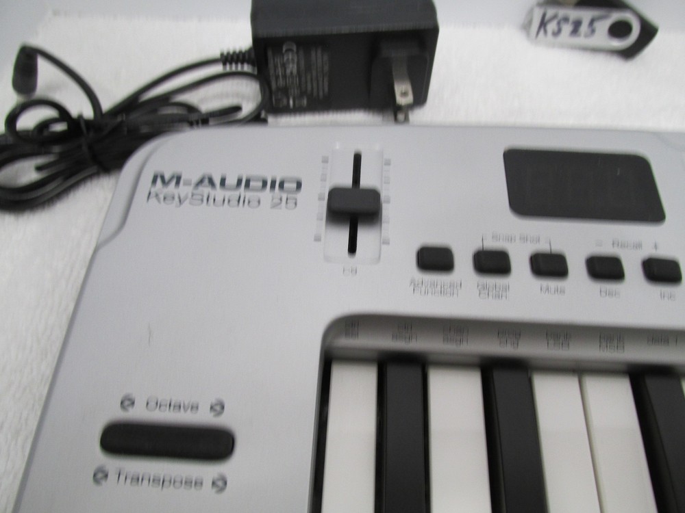 M-Audio KeyStudio 25 MIDI Controller keyboard with power and cables