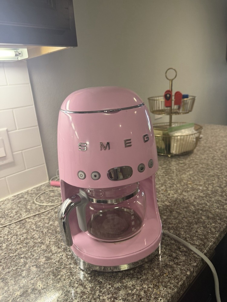 SMEG DCF02PKUS Pink Filter Coffee Machine Keep Warm Function Ground Coffee