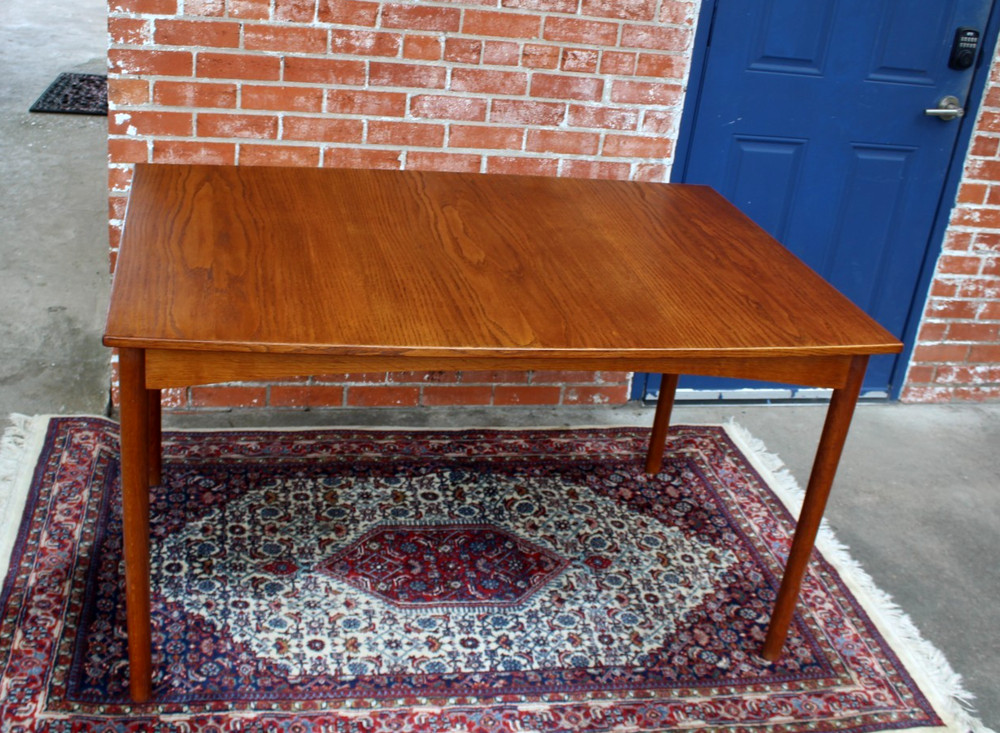 Mid Century Extended Leaf Dining Table