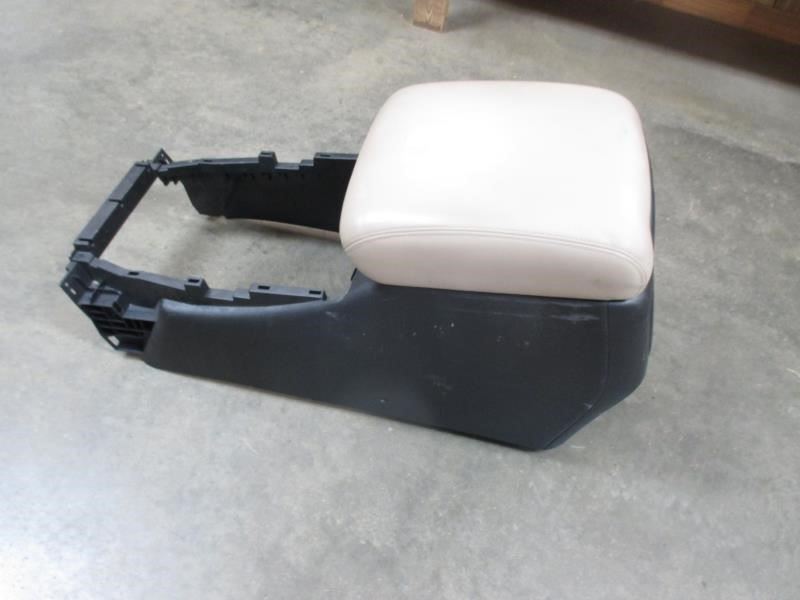 ARMADA 2017 Console Rear 150985