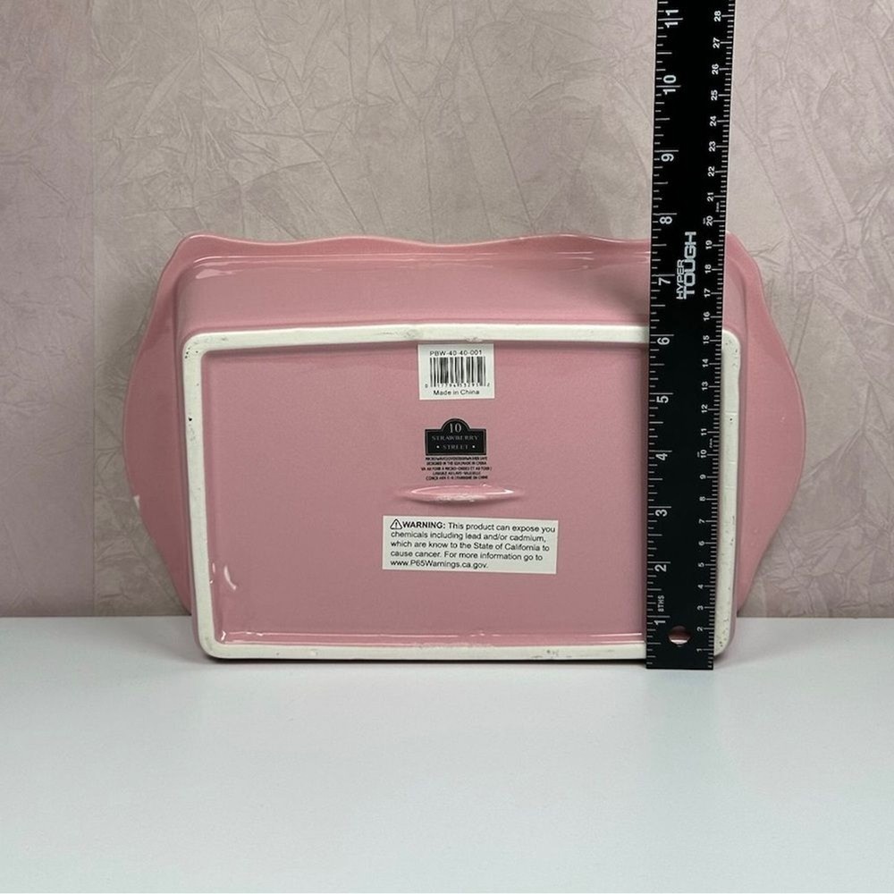 Elegant Ceramic Baking Dish with Pink Bow Design